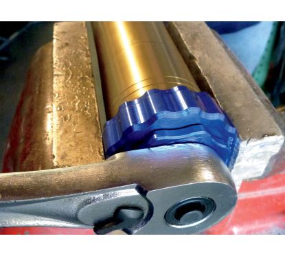 Outil pour bouchon de fourche KYB