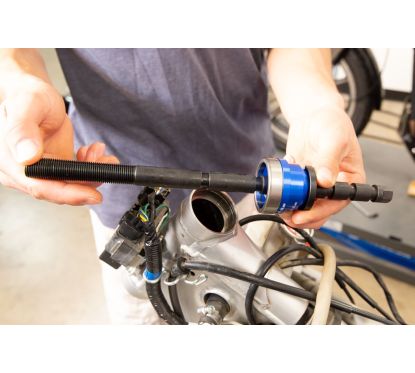 Outil de pose de roulements de direction